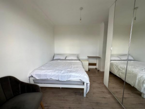 Large Guest room overlooking London